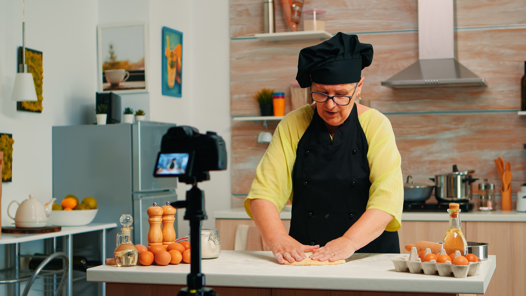 Scena di cooking studio con chef